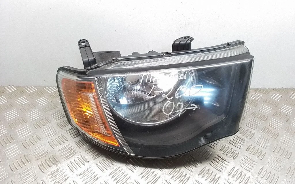 Headlight/headlamp – front right