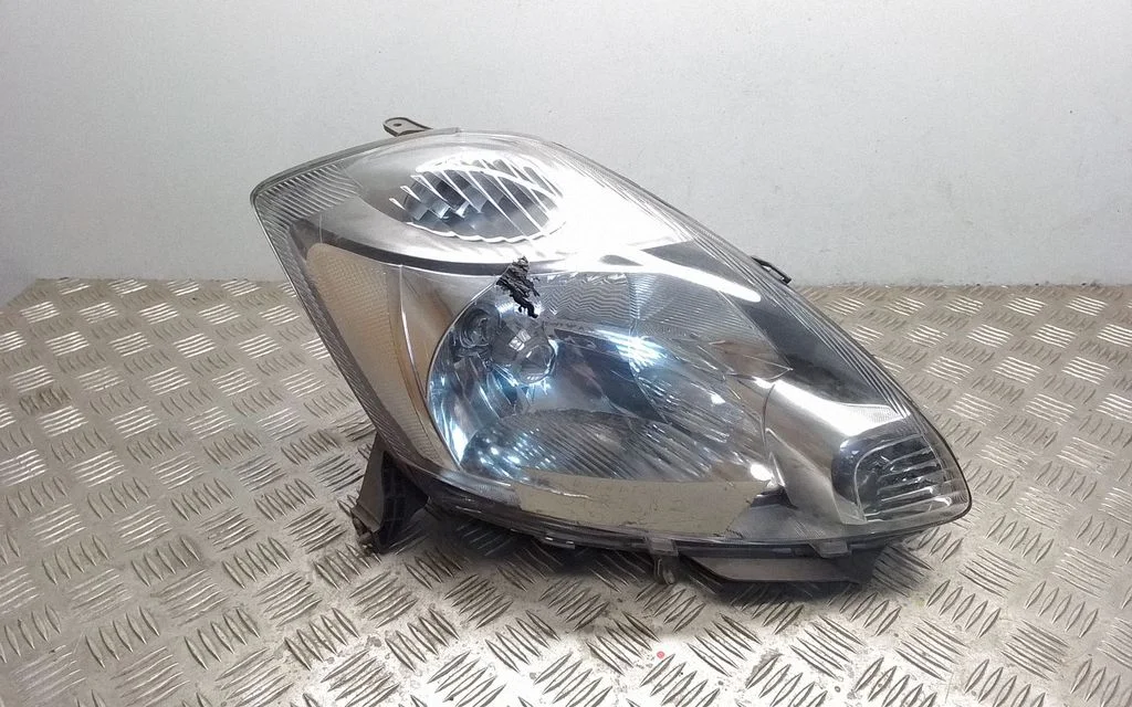 Headlight/headlamp – front right