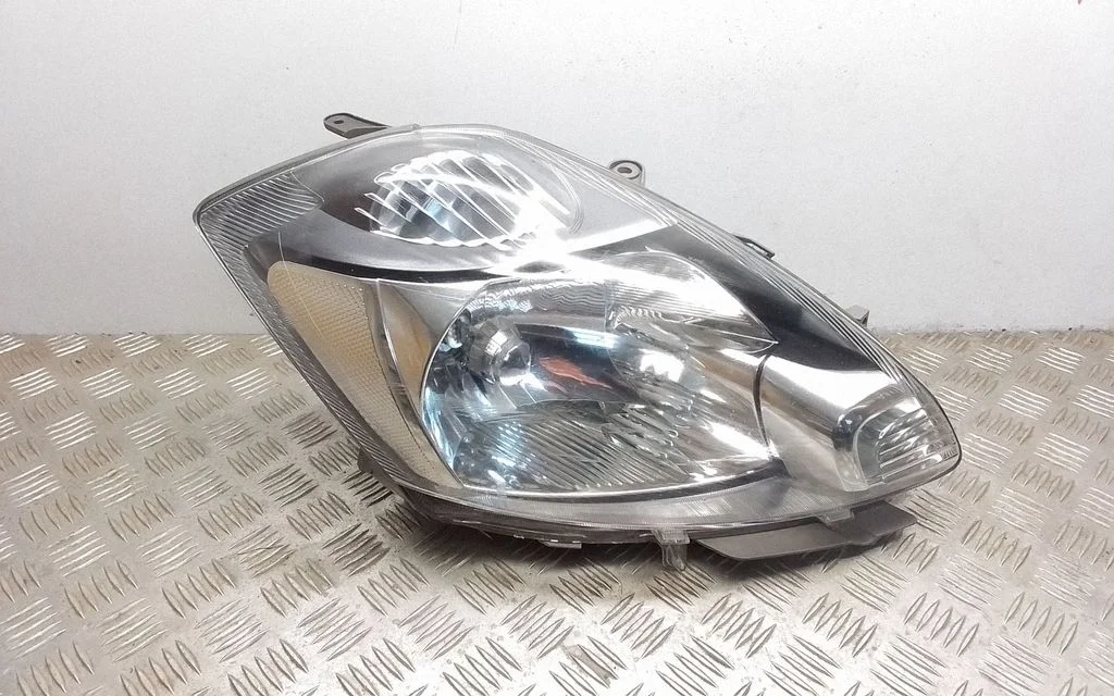 Headlight/headlamp – front right