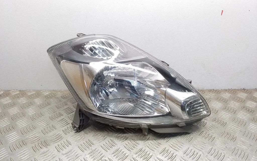 Headlight/headlamp – front right
