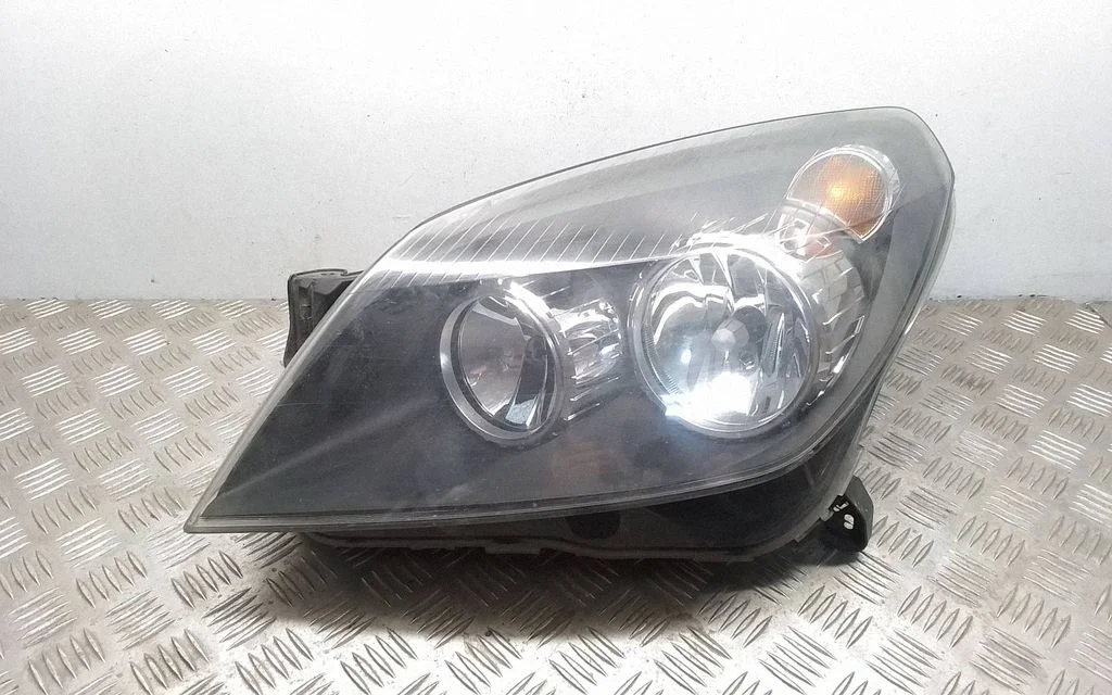 Reflektor 24451032 – Opel Astra H (2004-2012)
