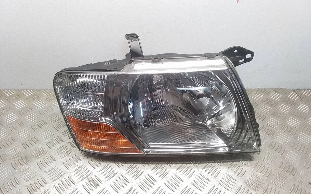 Esituli – Mitsubishi Pajero Sport I (1996-2008)