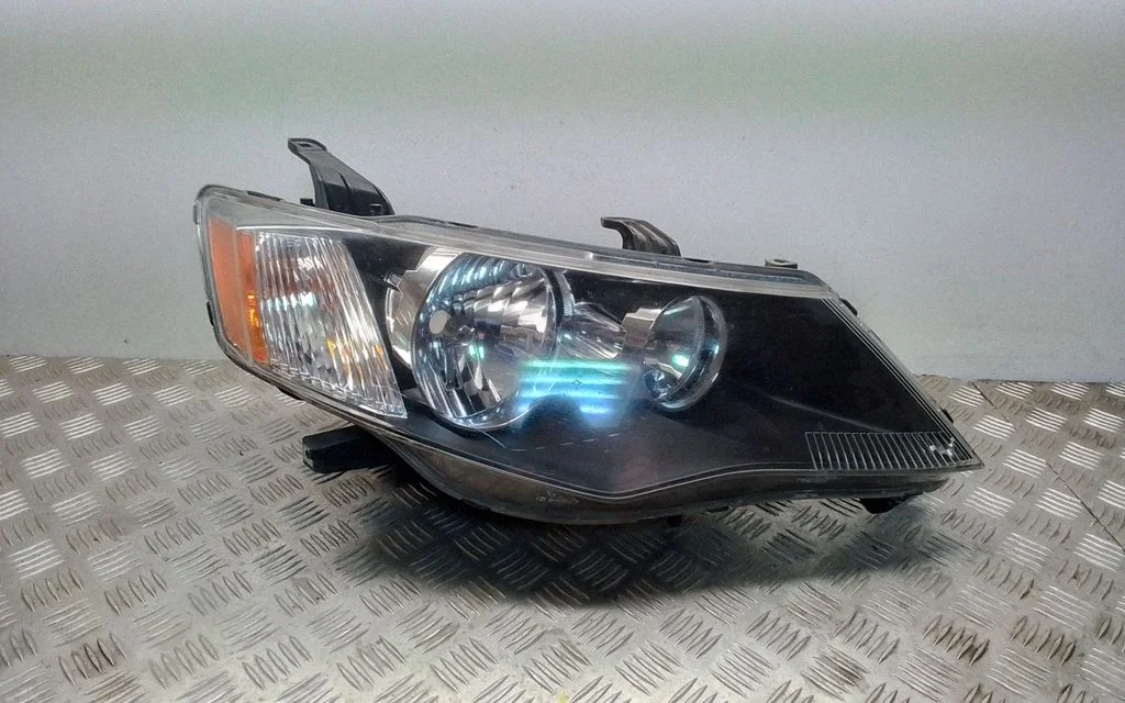 Esituli – Mitsubishi Outlander (2007-2012)