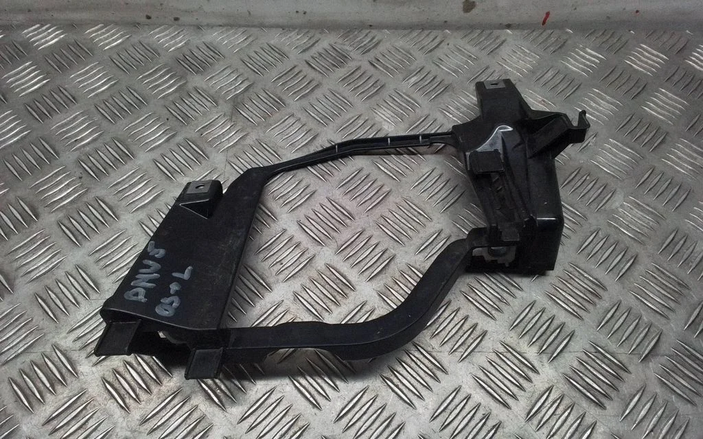 Headlight/headlamp mounting bracket 15873700