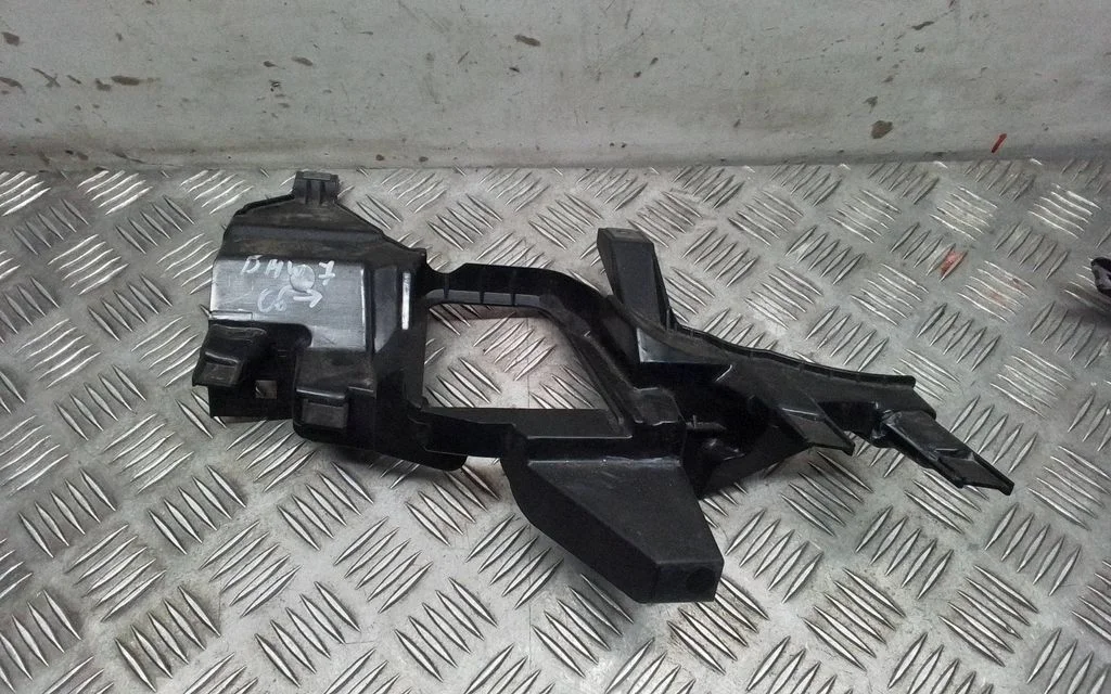 Headlight/headlamp mounting bracket – BMW 7 Series E65 E66 (2001-2008)