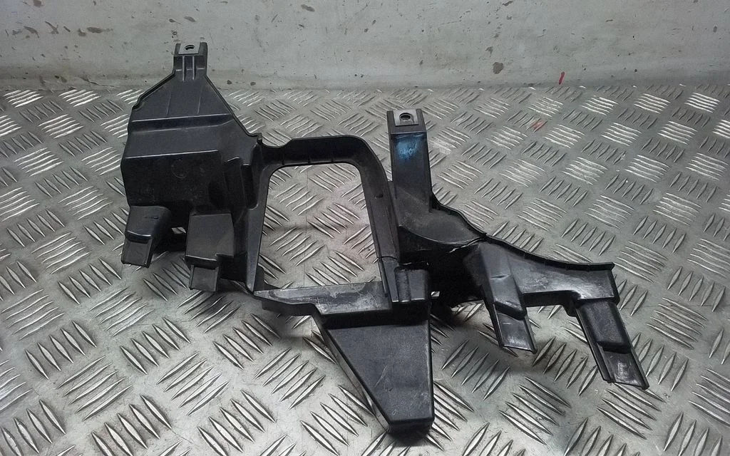 Headlight/headlamp mounting bracket – BMW 7 Series E65 E66 (2001-2008)