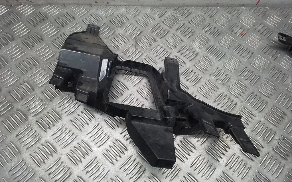 Headlight/headlamp mounting bracket – BMW 7 Series E65 E66 (2001-2008)