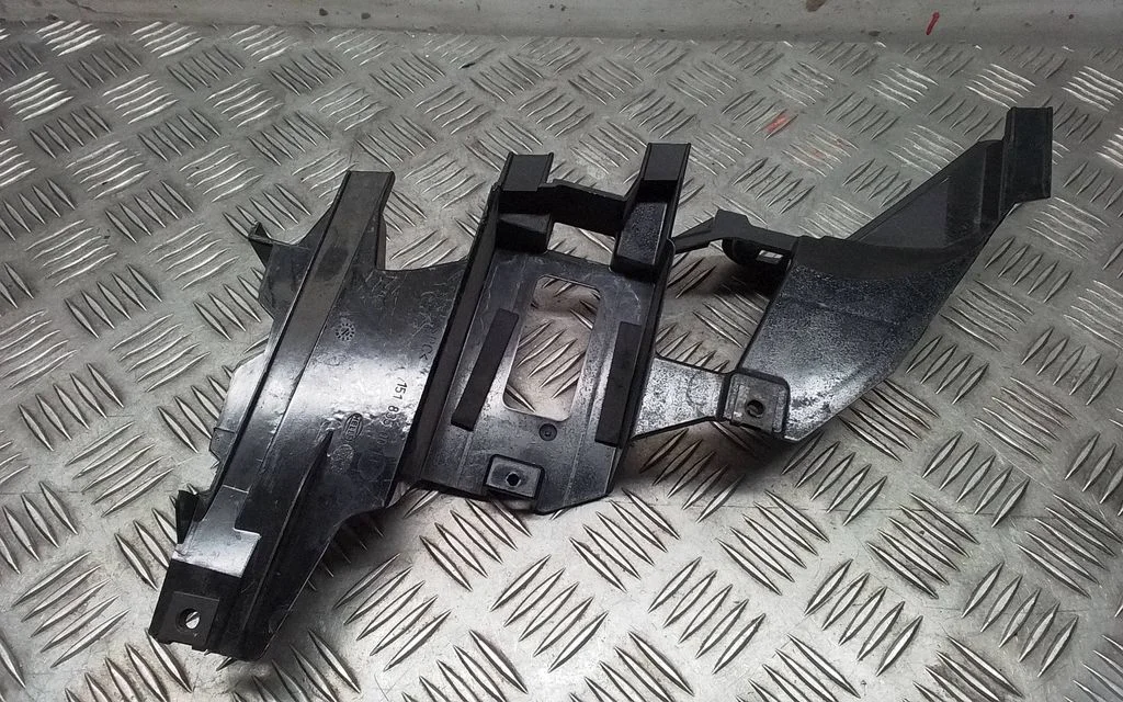 Headlight/headlamp mounting bracket 15183500