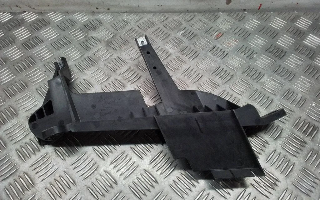 Headlight/headlamp mounting bracket 1301073024