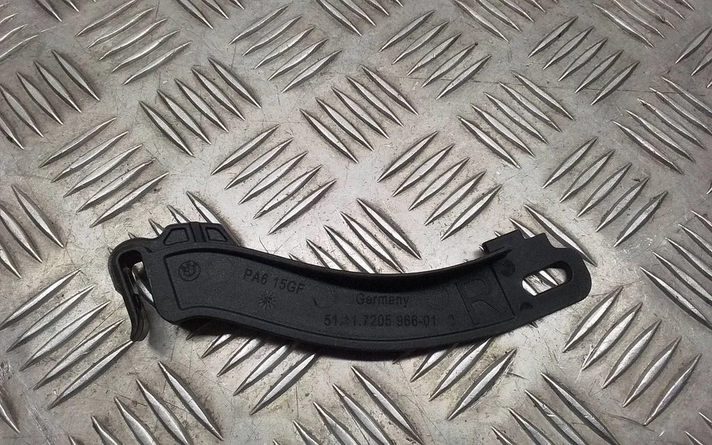 Esitule kinnitusklamber – BMW 3-seeria E90 E91 (2005-2012)