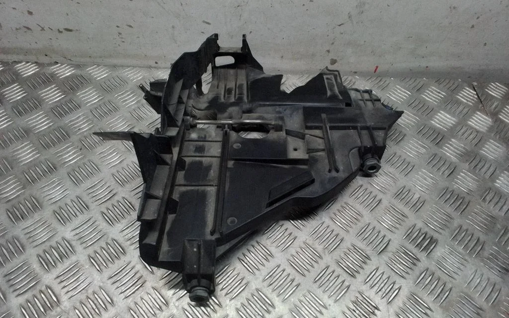 Headlight/headlamp mounting bracket – left