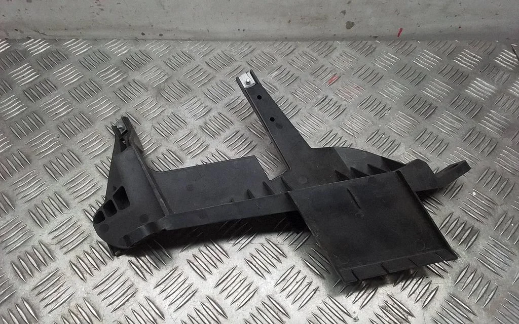 Esitule kinnitusklamber – BMW X3 E83 (2003-2010)