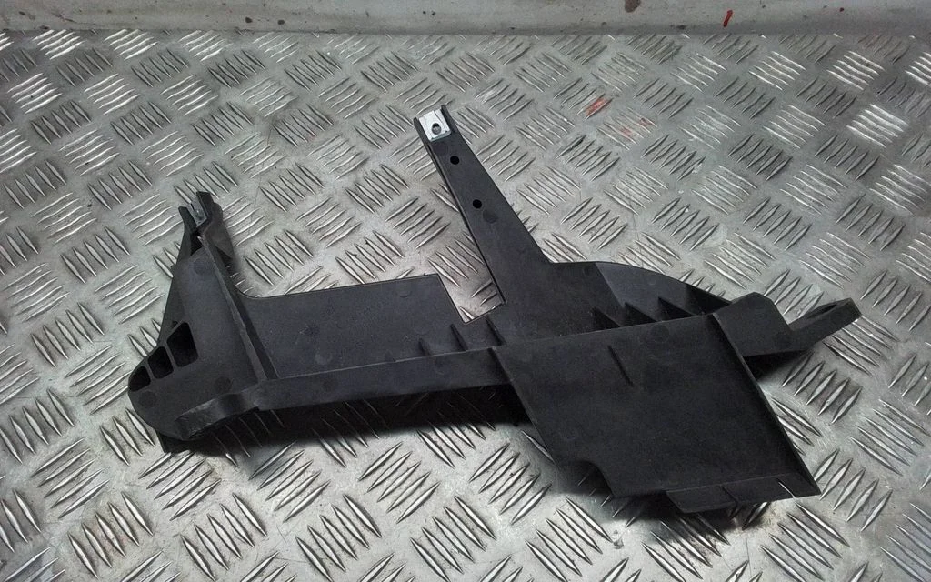 Esitule kinnitusklamber – BMW X3 E83 (2003-2010)