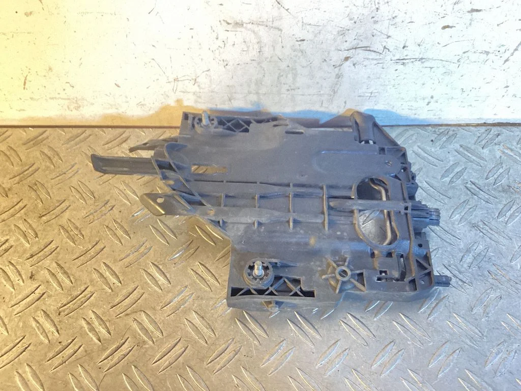 Headlight/headlamp mounting bracket – Porsche 911 997 (2004-2013)