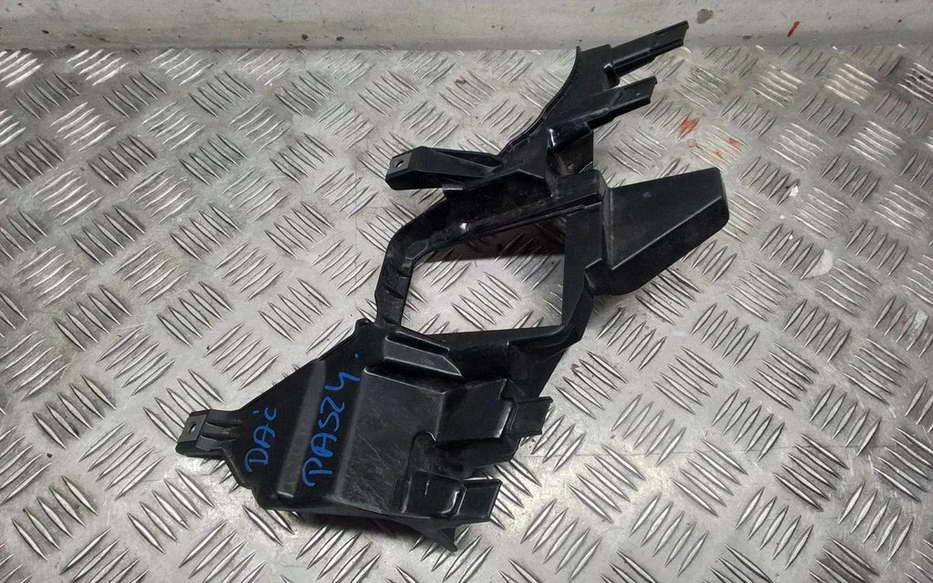 Headlight/headlamp mounting bracket – BMW 7 Series E65 E66 (2001-2008)