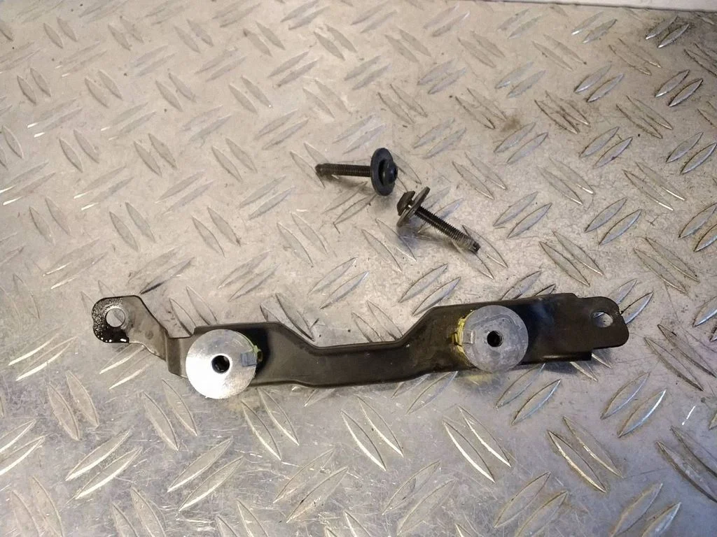 Headlight/headlamp mounting bracket 95B941452C