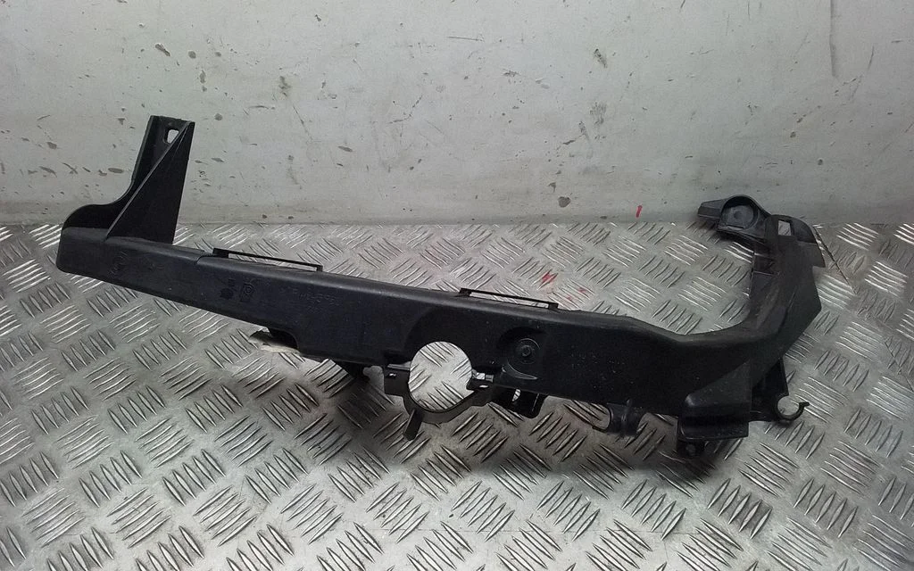 Esitule kinnitusklamber – BMW 3-seeria E90 E91 (2005-2012)