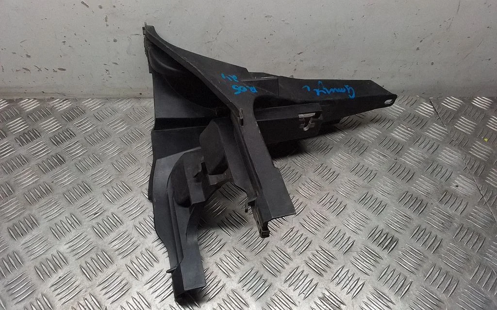 Headlight/headlamp mounting bracket – BMW X5 E70 (2006-2013)