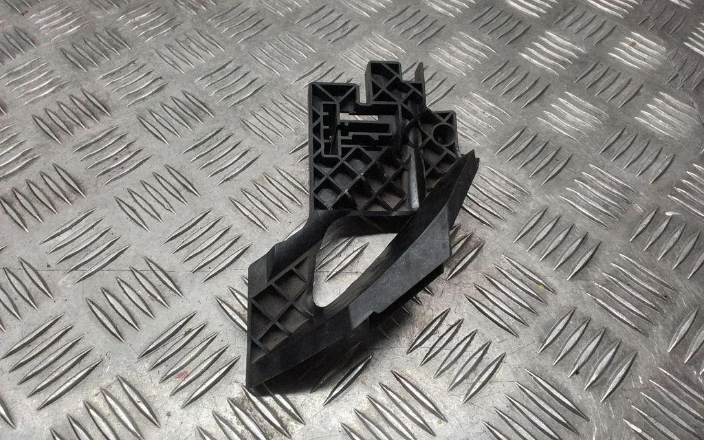 Headlight/headlamp mounting bracket – BMW X5 F15 (2013-2017)