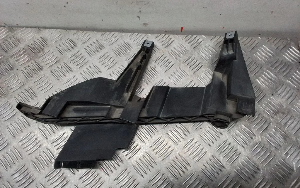 Esitule kinnitusklamber – BMW X3 E83 (2003-2010)