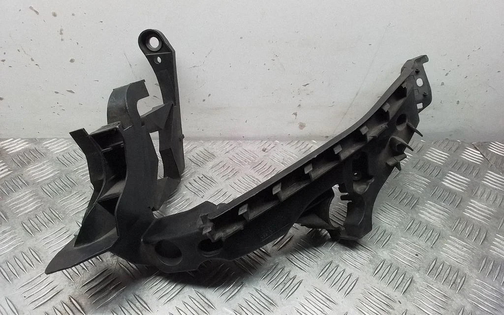 Esitule kinnitusklamber – Audi A4 Allroad B8 (2008-2016)