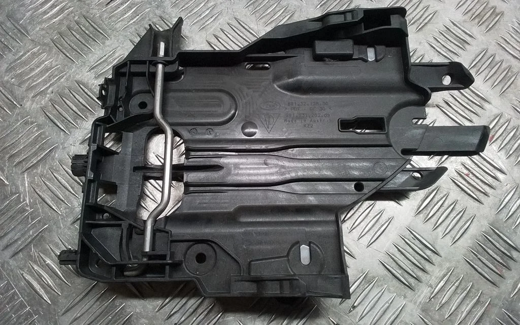 Headlight/headlamp mounting bracket – Porsche 911 997 (2004-2013)