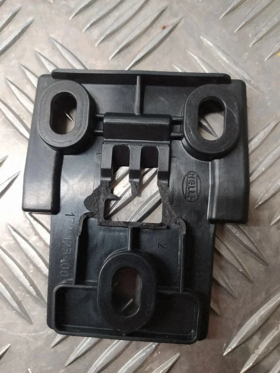 Headlight/headlamp mounting bracket 7P5941149B