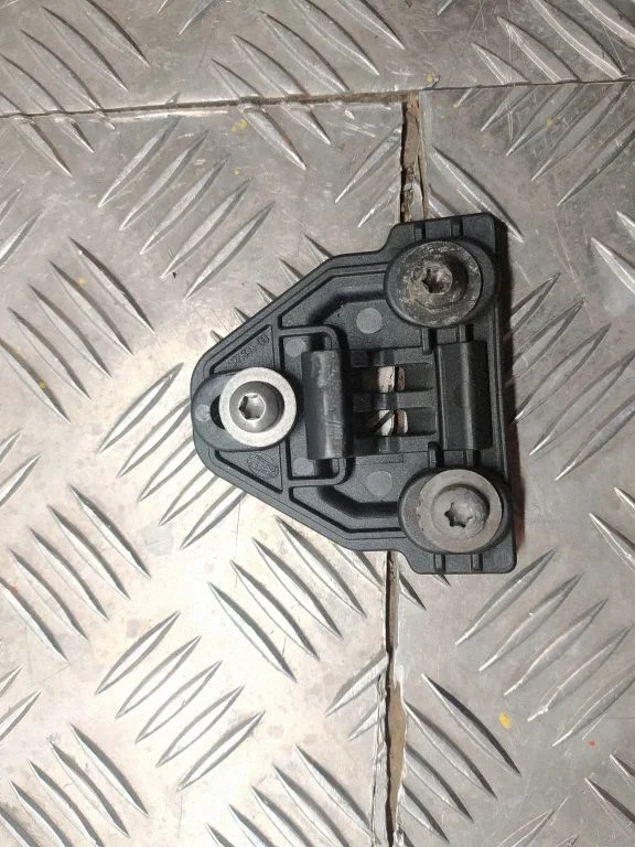 Headlight/headlamp mounting bracket 19783600
