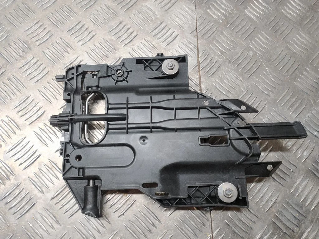Headlight/headlamp mounting bracket – Porsche 911 997 (2004-2013)