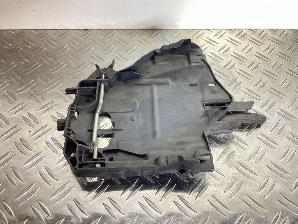 Headlight/headlamp mounting bracket 6900212830