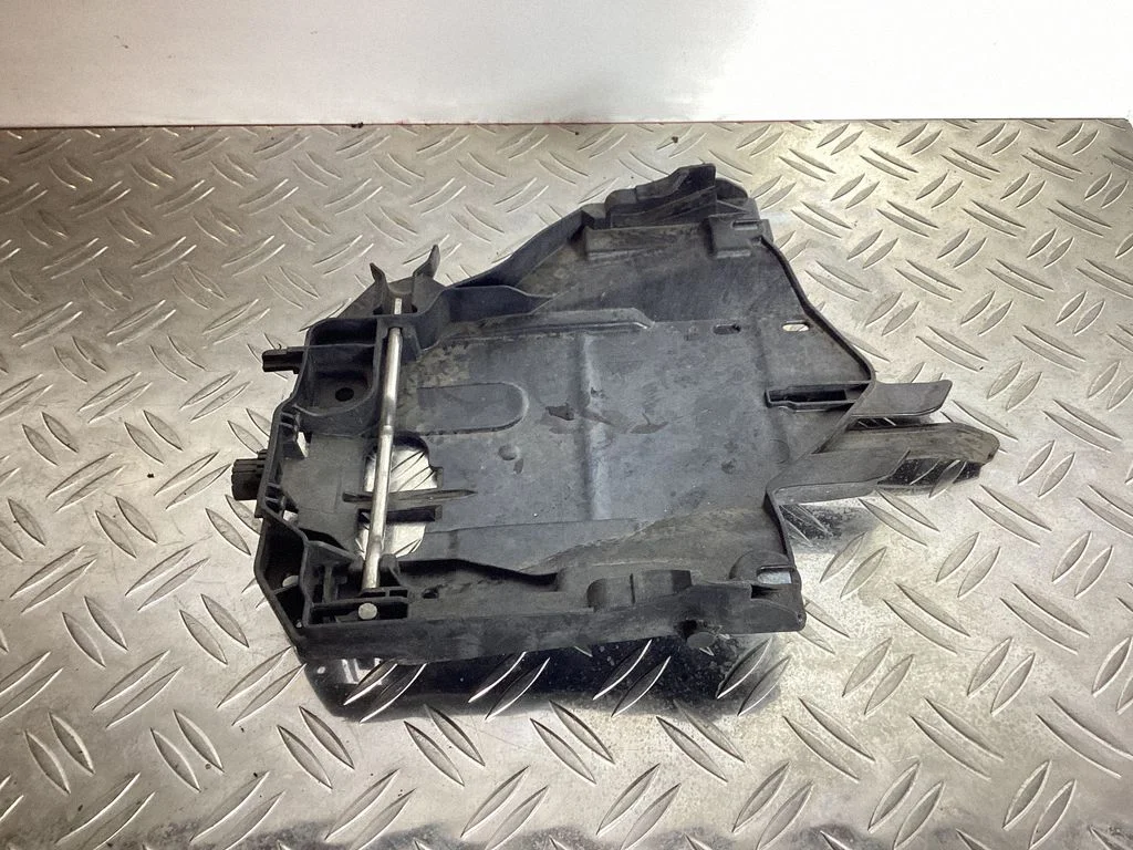 Headlight/headlamp mounting bracket 6900212830