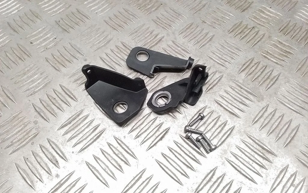 Headlight/headlamp mounting bracket 5K0998225