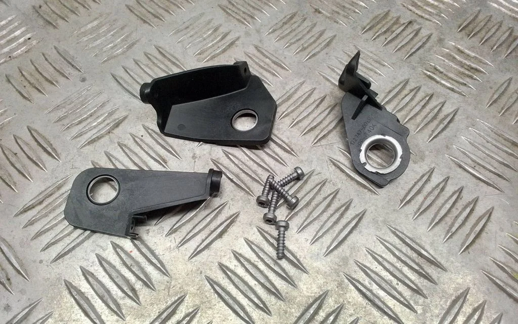 Headlight/headlamp mounting bracket 5K0998225