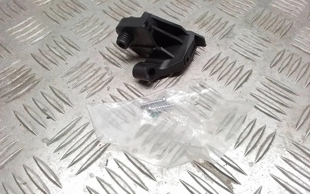 Headlight/headlamp mounting bracket – Mercedes-Benz E-Class W211 (2002-2009)