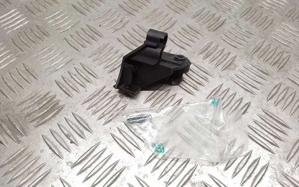 Esitule kinnitusklamber – Mercedes-Benz S-klass W221 (2005-2013)