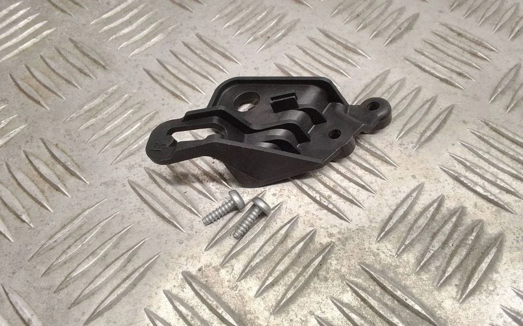 Headlight/headlamp mounting bracket – Lexus GS 300 350 430 450H (2005-2012)