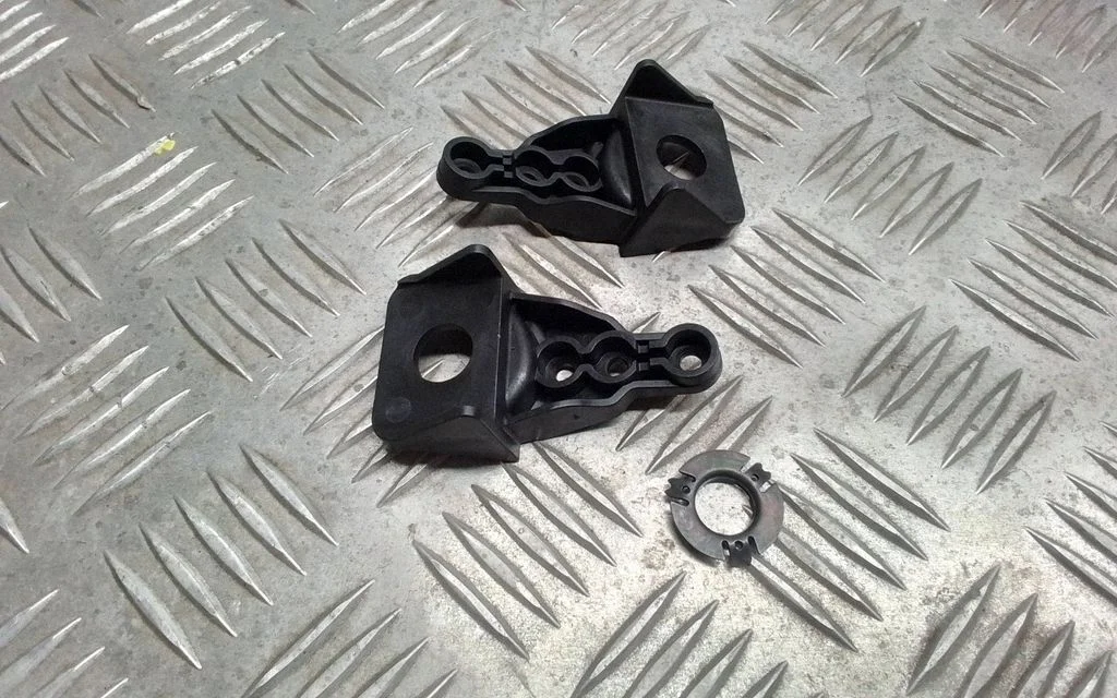 Headlight/headlamp mounting bracket – BMW X5 F15 (2013-2017)