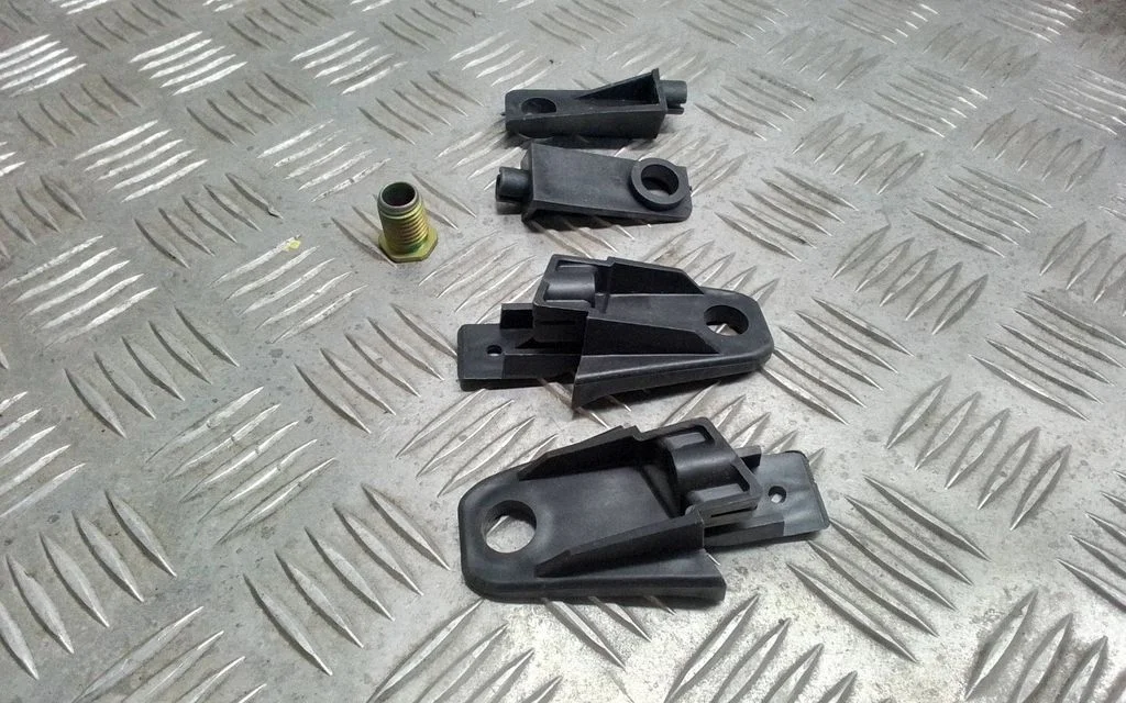 Headlight/headlamp mounting bracket 3B0998225A