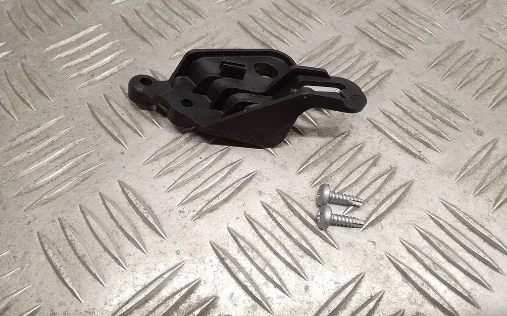 Headlight/headlamp mounting bracket – Lexus GS 300 350 430 450H (2005-2012)