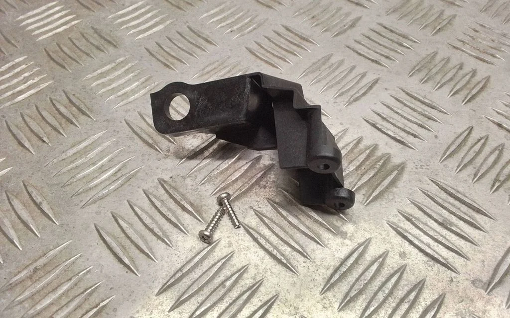 Headlight/headlamp mounting bracket 8119647020
