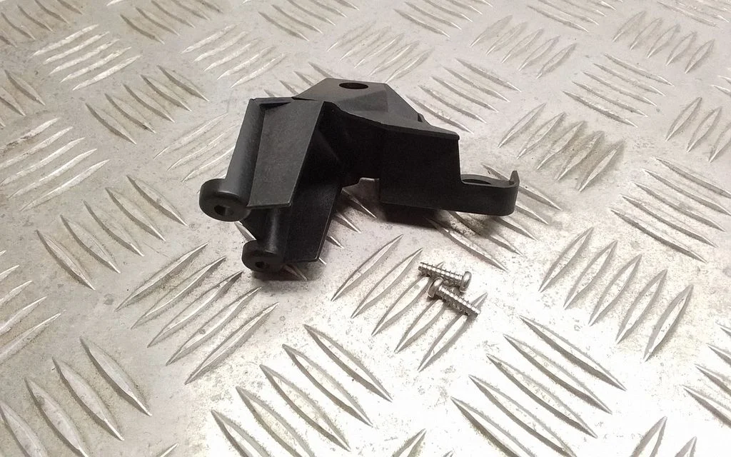 Headlight/headlamp mounting bracket 8119647020