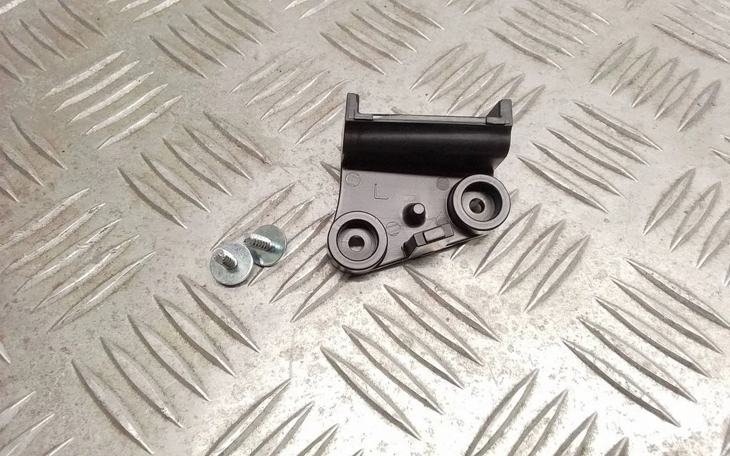 Headlight/headlamp mounting bracket 8119848021