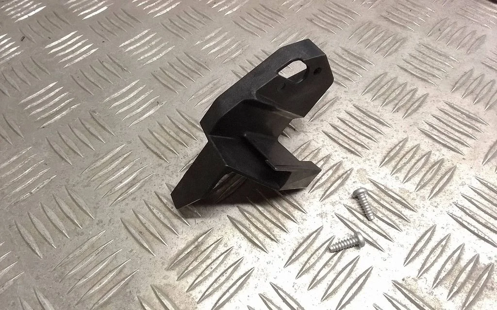 Headlight/headlamp mounting bracket – Toyota Matrix (E140) (2008-2014)