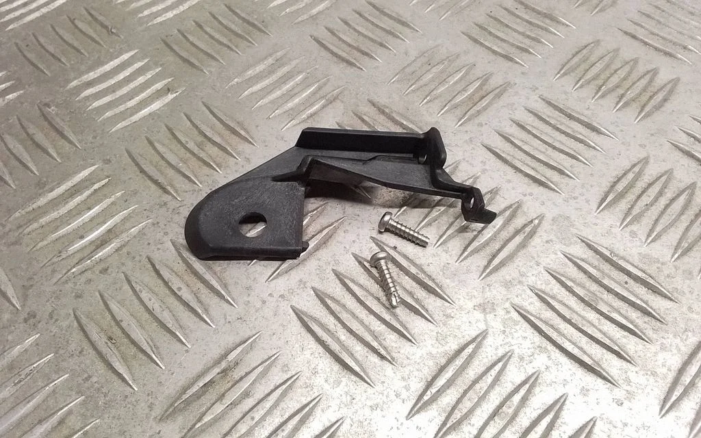 Headlight/headlamp mounting bracket – Toyota Prius (XW30) (2009-2015)