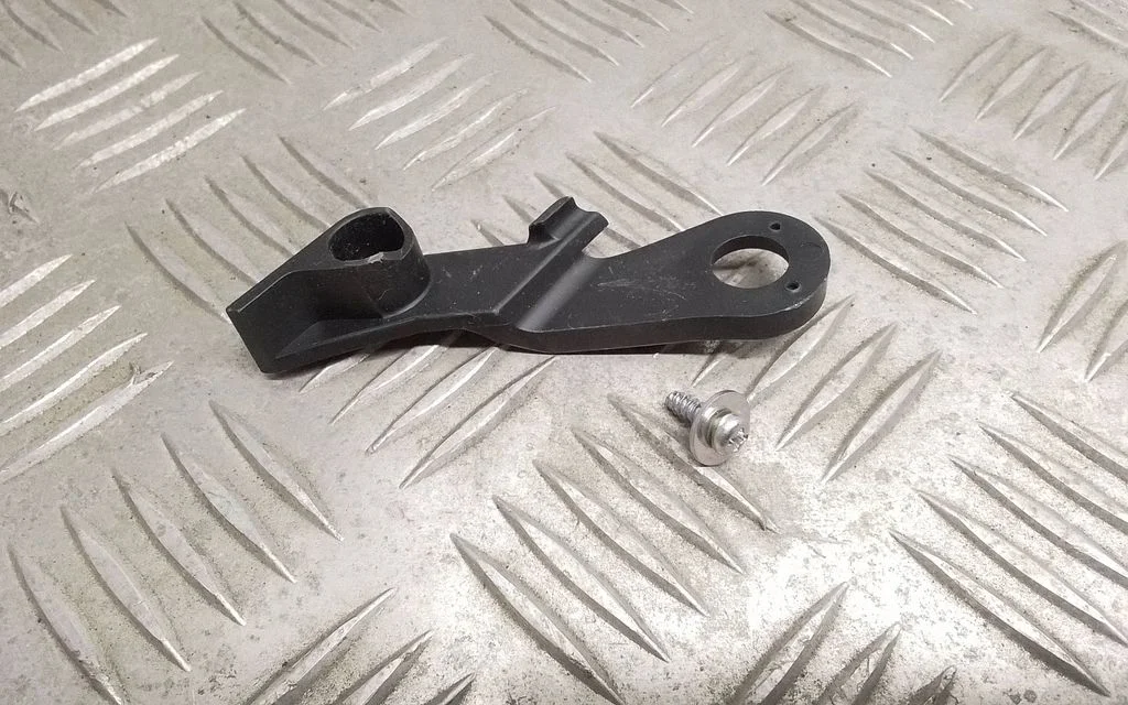 Esitule kinnitusklamber – Lexus RX III (2008-2015)