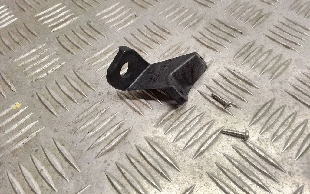 Esitule kinnitusklamber – Toyota Celica T230 (1999-2006)