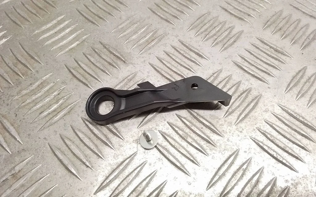 Esitule kinnitusklamber – Lexus RX III (2008-2015)