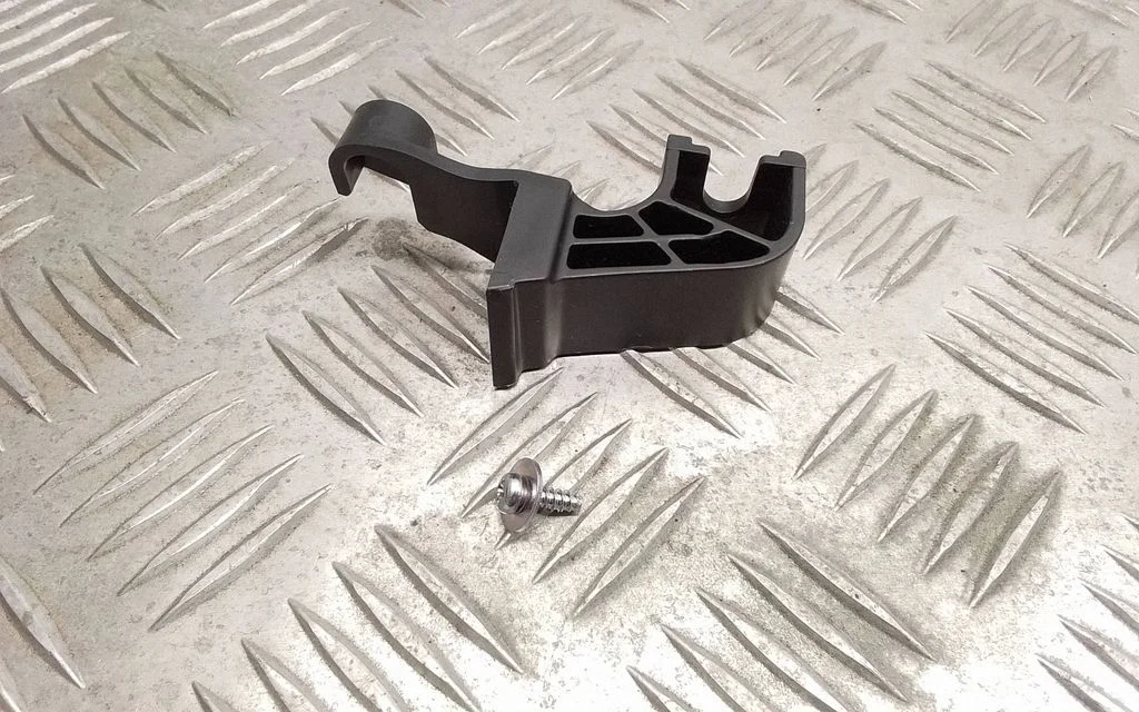 Esitule kinnitusklamber – Lexus RX III (2008-2015)