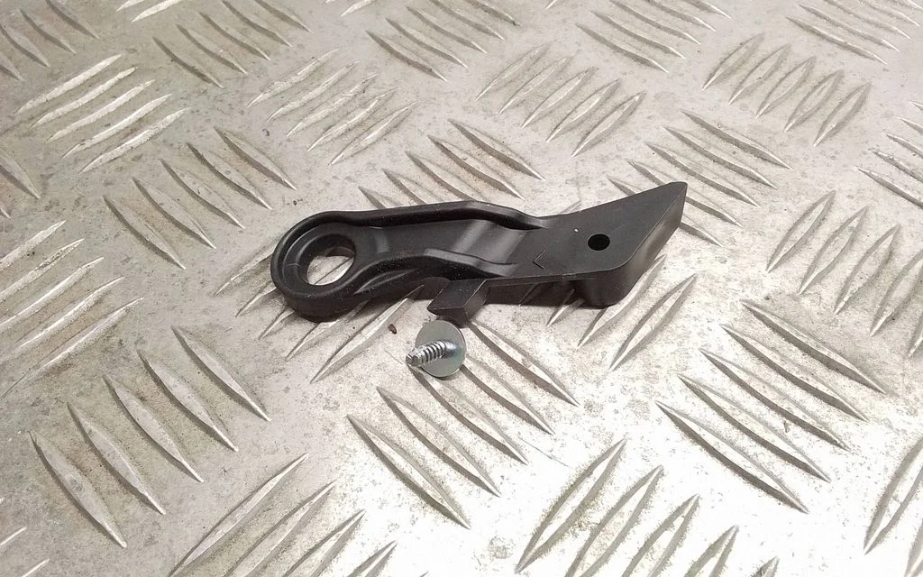 Esitule kinnitusklamber – Lexus RX III (2008-2015)