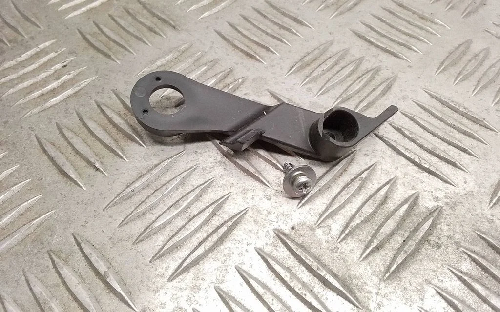 Esitule kinnitusklamber – Lexus RX III (2008-2015)